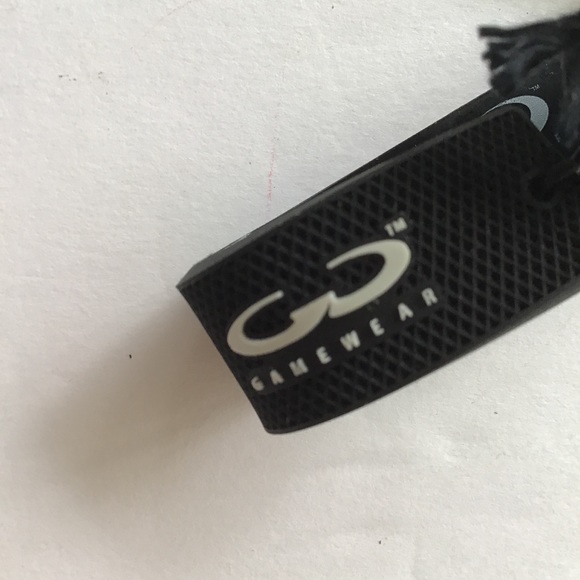 NWT WASHINGTON CAPITALS NHL HOCKEY PUCK BRACELET NWT - Picture 10 of 11